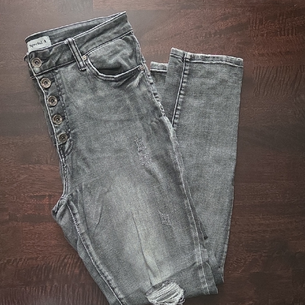 Stylish Gray High-Waisted Jeans